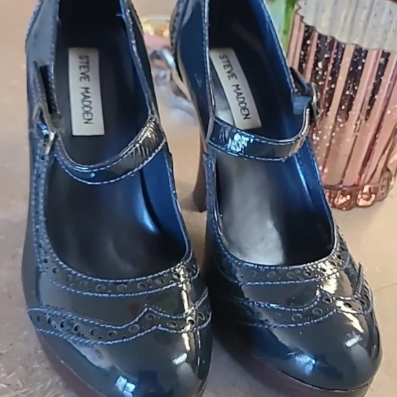 LIKE NEW! Steve Madden Sz 8 Navy Patent Leather Oxford Mary Jane Heels - Picture 3 of 4